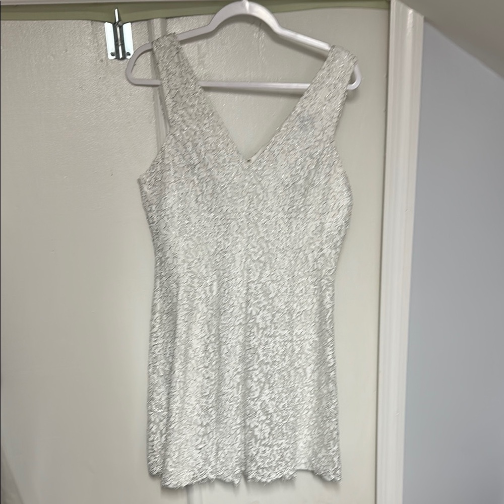 Elegant White Sleeveless Dress